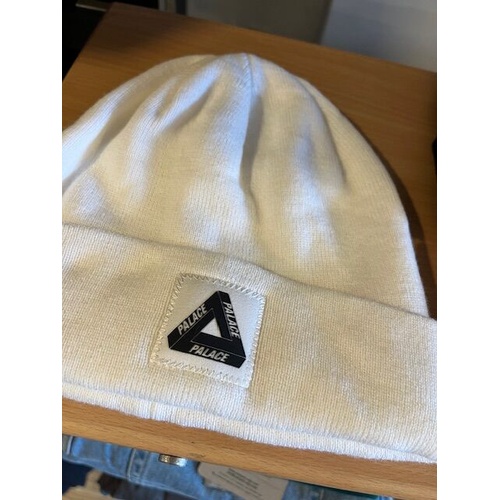 PALACE LOGO BEANIE WHITE